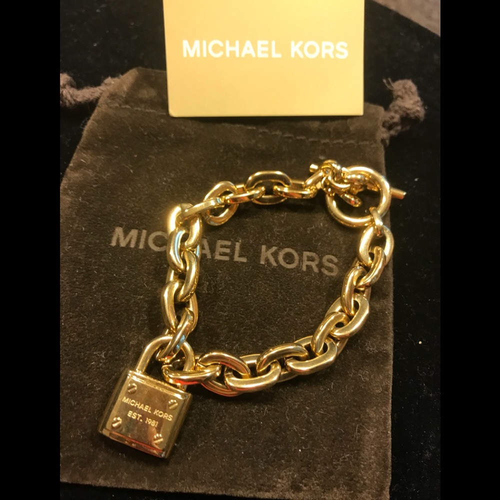 🎈SOLD🎈Michael Kors gold toggle bracelet